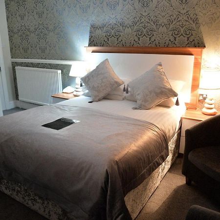 Lauriston & Lawton Court Hotel Ландъндо Екстериор снимка