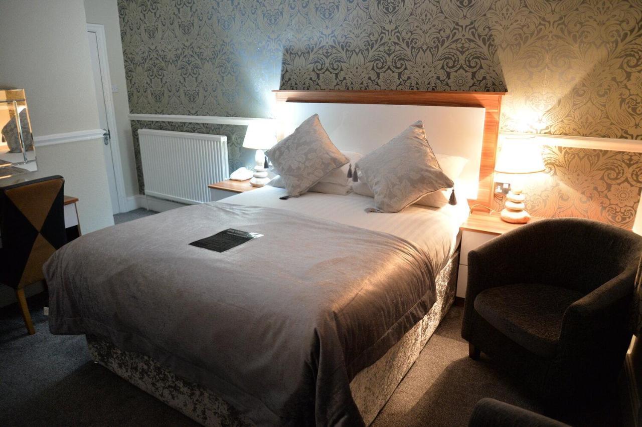 Lauriston & Lawton Court Hotel Ландъндо Екстериор снимка