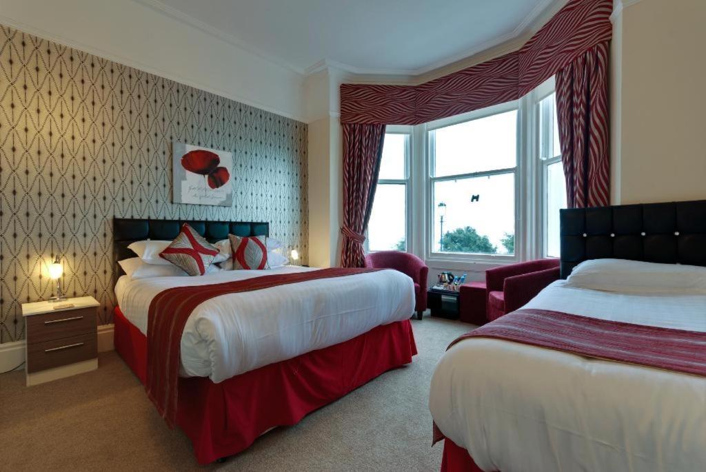 Lauriston & Lawton Court Hotel Ландъндо Екстериор снимка
