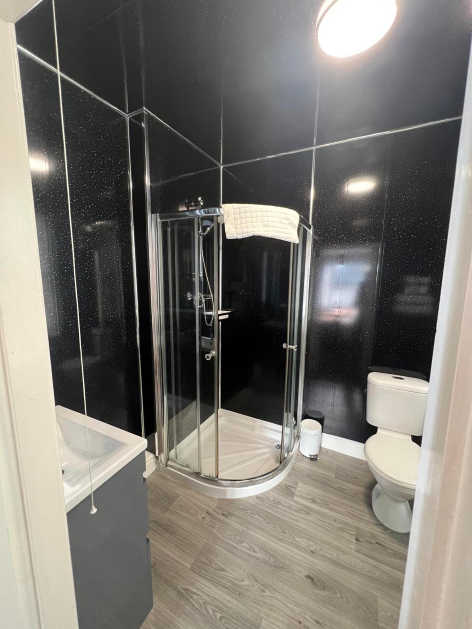 Lauriston & Lawton Court Hotel Ландъндо Екстериор снимка