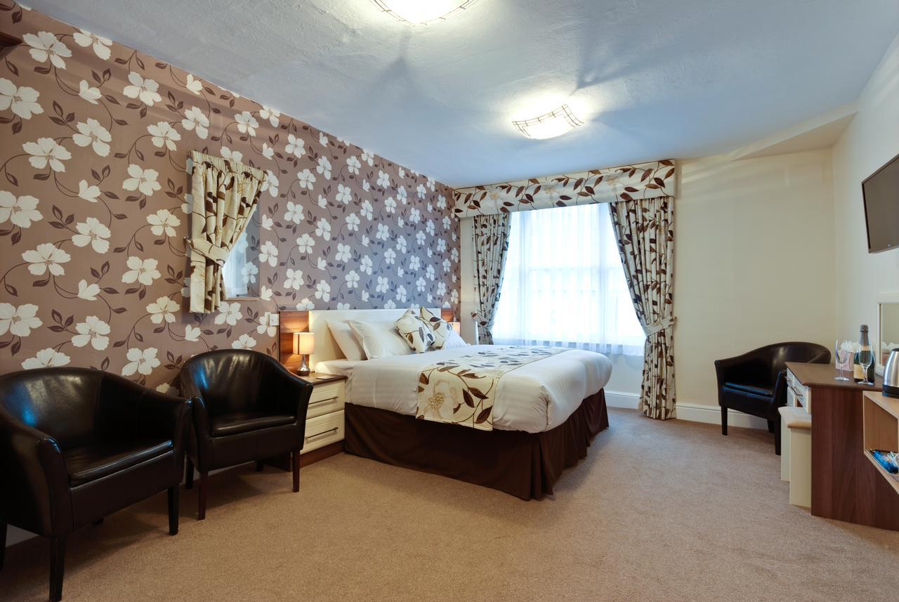 Lauriston & Lawton Court Hotel Ландъндо Екстериор снимка