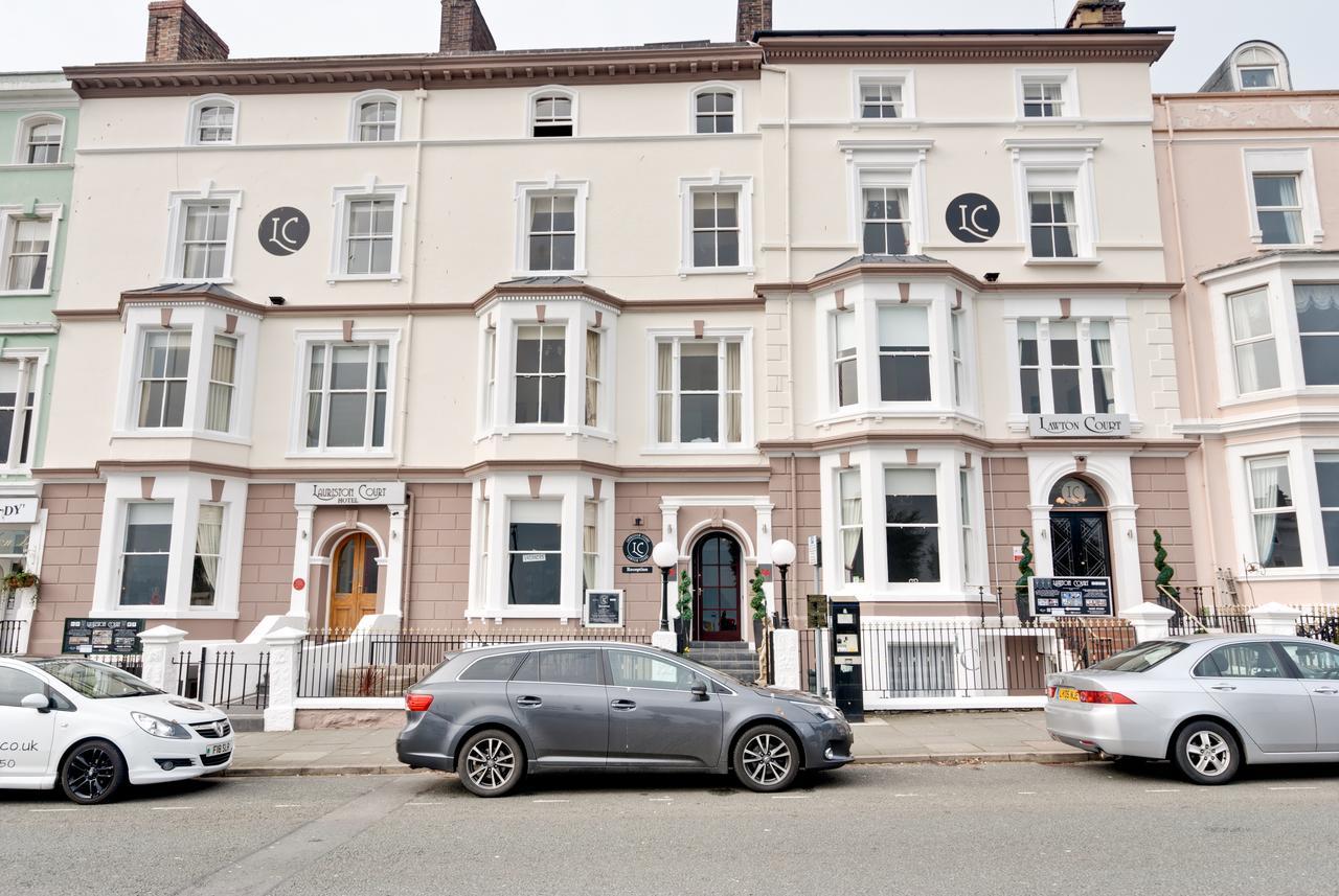 Lauriston & Lawton Court Hotel Ландъндо Екстериор снимка