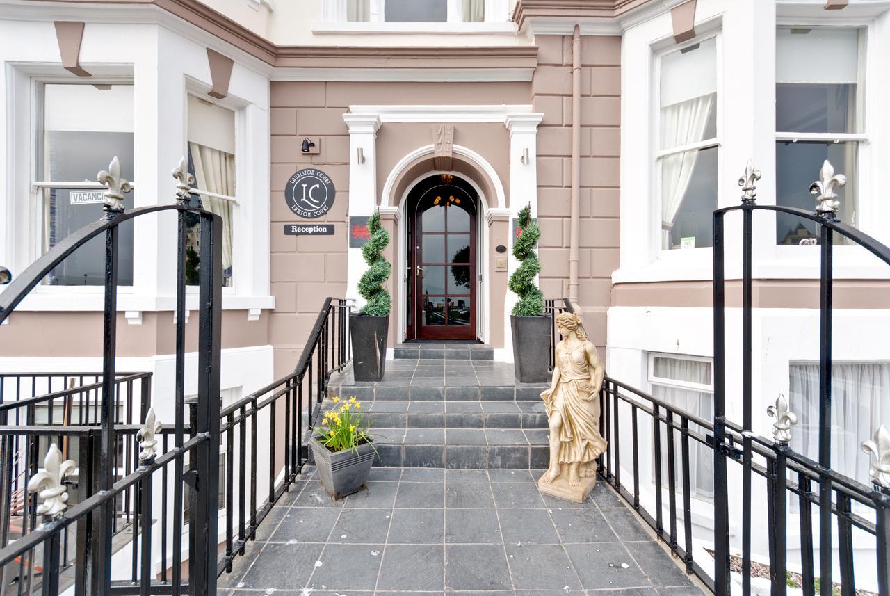Lauriston & Lawton Court Hotel Ландъндо Екстериор снимка