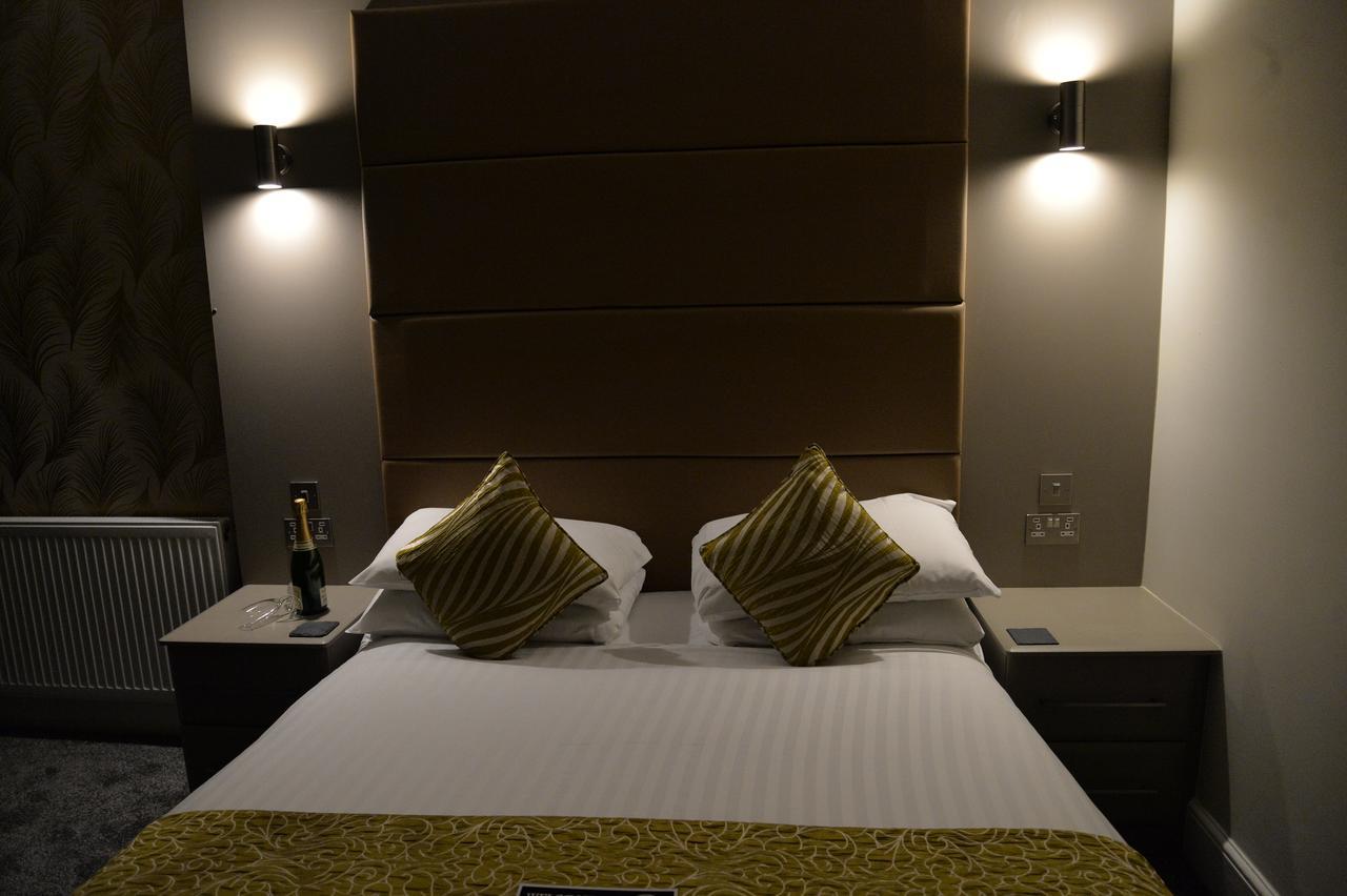 Lauriston & Lawton Court Hotel Ландъндо Екстериор снимка