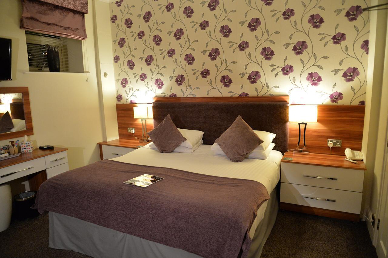 Lauriston & Lawton Court Hotel Ландъндо Екстериор снимка