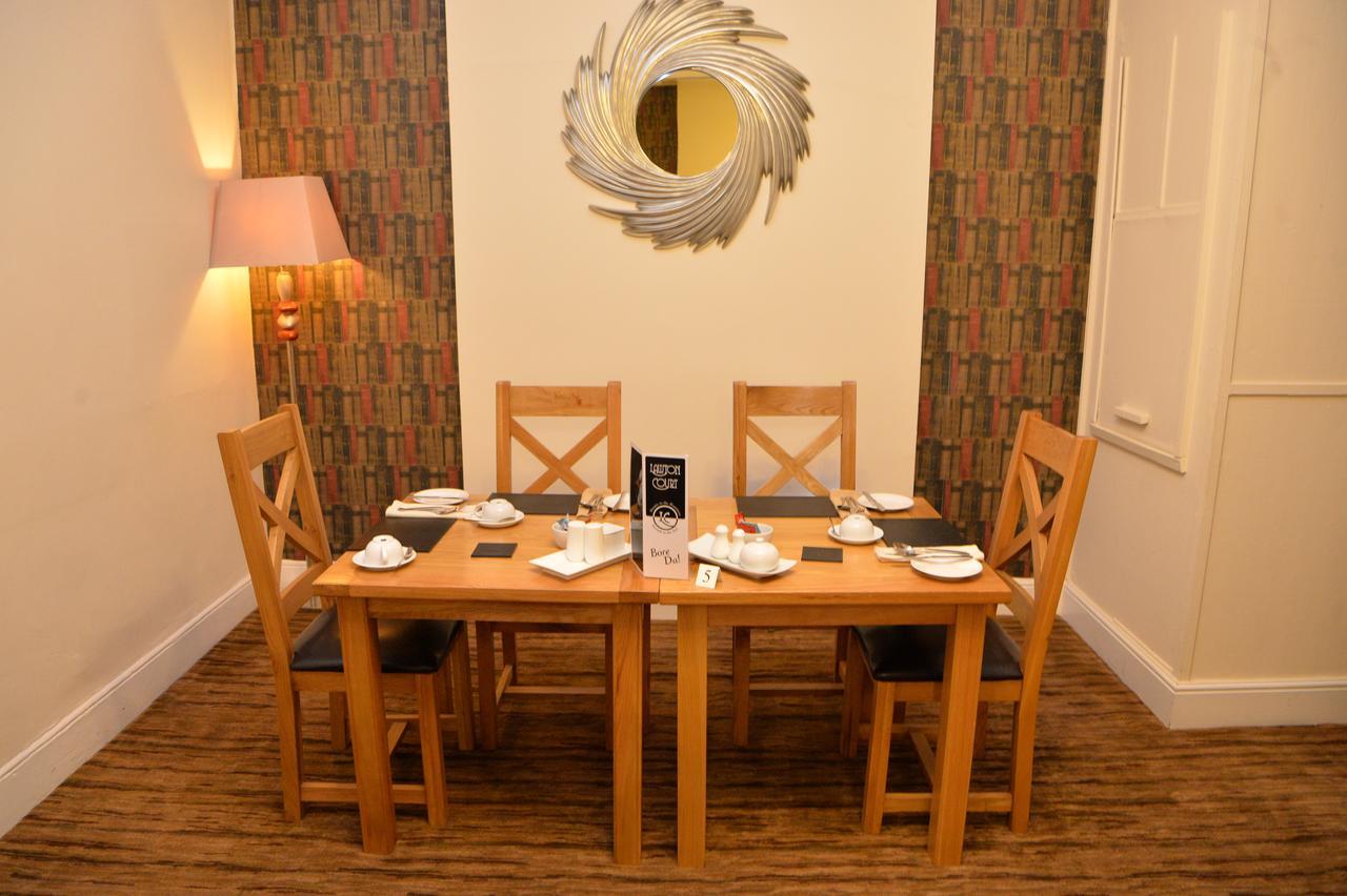 Lauriston & Lawton Court Hotel Ландъндо Екстериор снимка