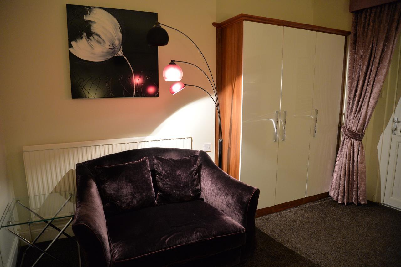 Lauriston & Lawton Court Hotel Ландъндо Екстериор снимка