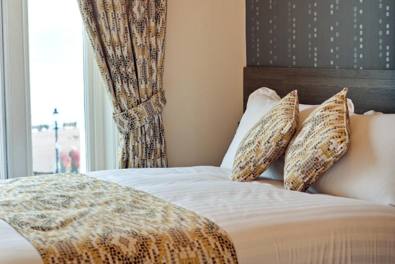 Lauriston & Lawton Court Hotel Ландъндо Екстериор снимка