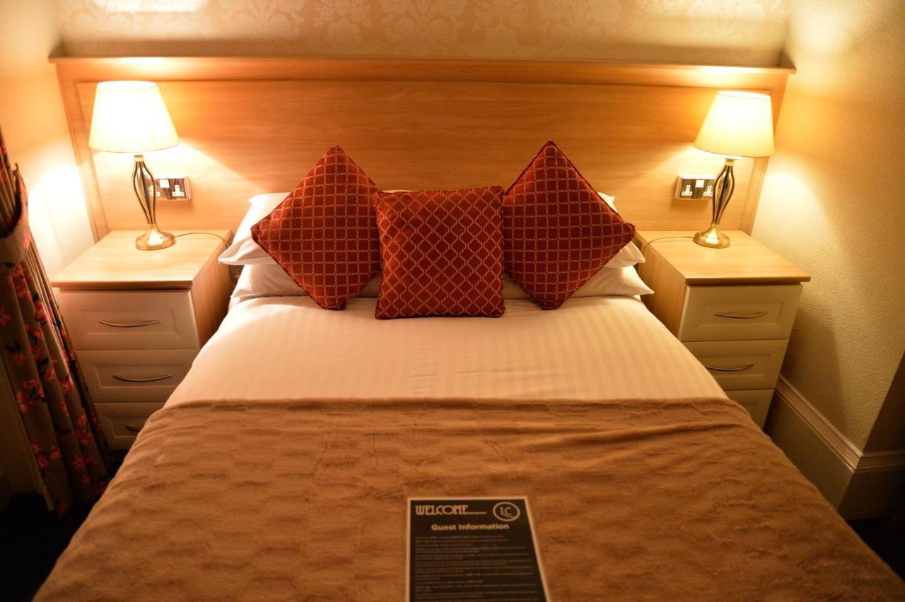 Lauriston & Lawton Court Hotel Ландъндо Екстериор снимка