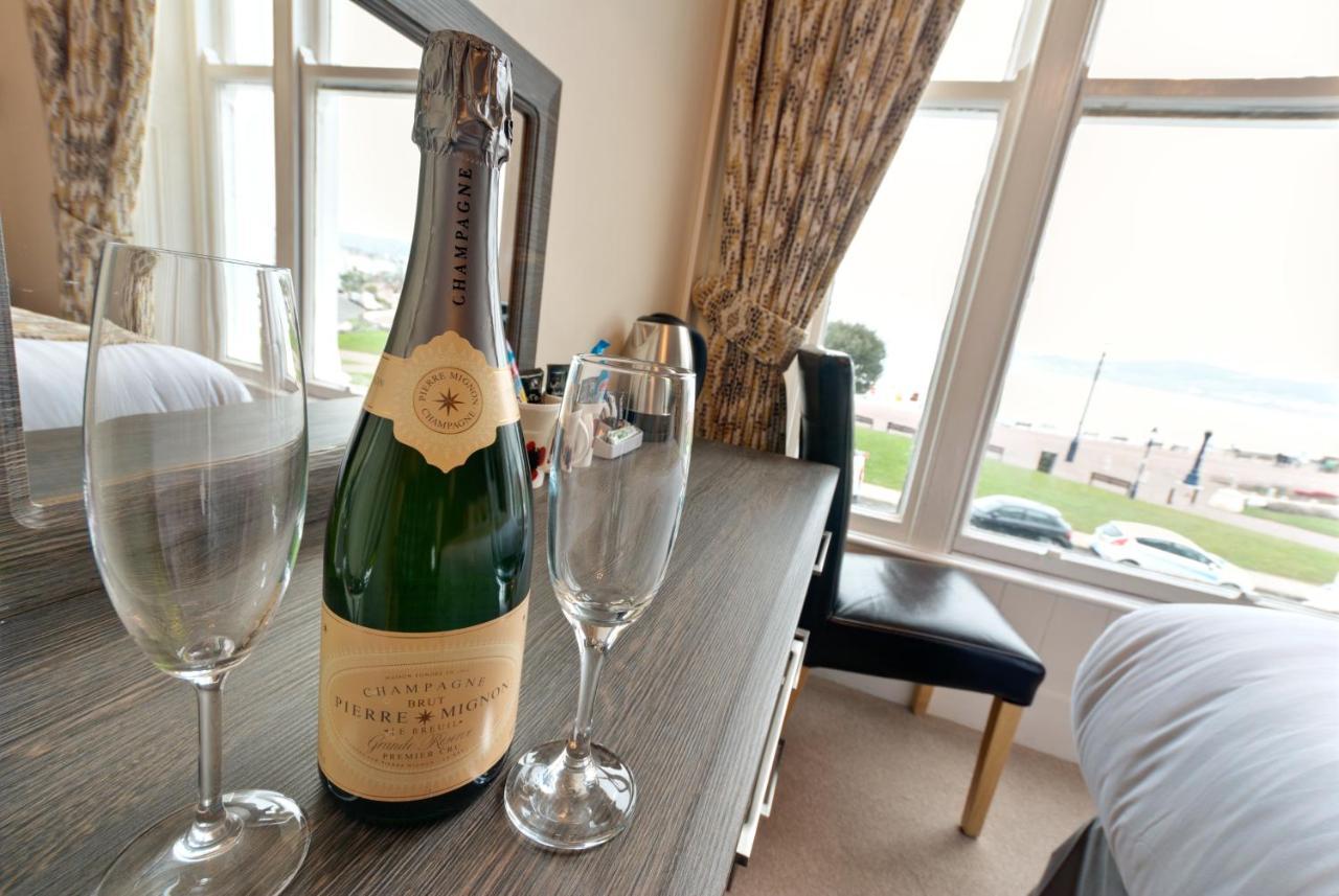 Lauriston & Lawton Court Hotel Ландъндо Екстериор снимка