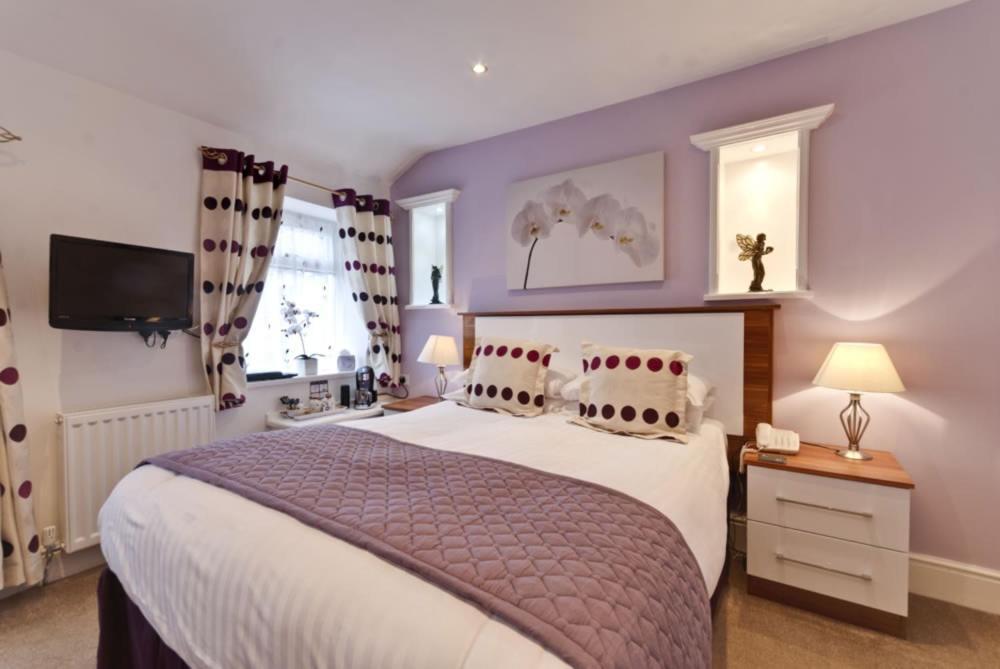 Lauriston & Lawton Court Hotel Ландъндо Екстериор снимка