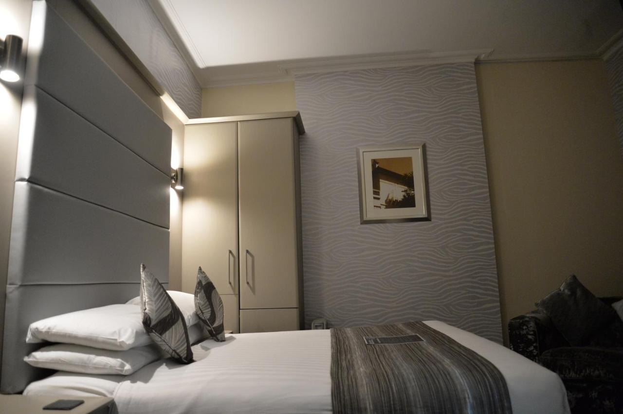 Lauriston & Lawton Court Hotel Ландъндо Екстериор снимка