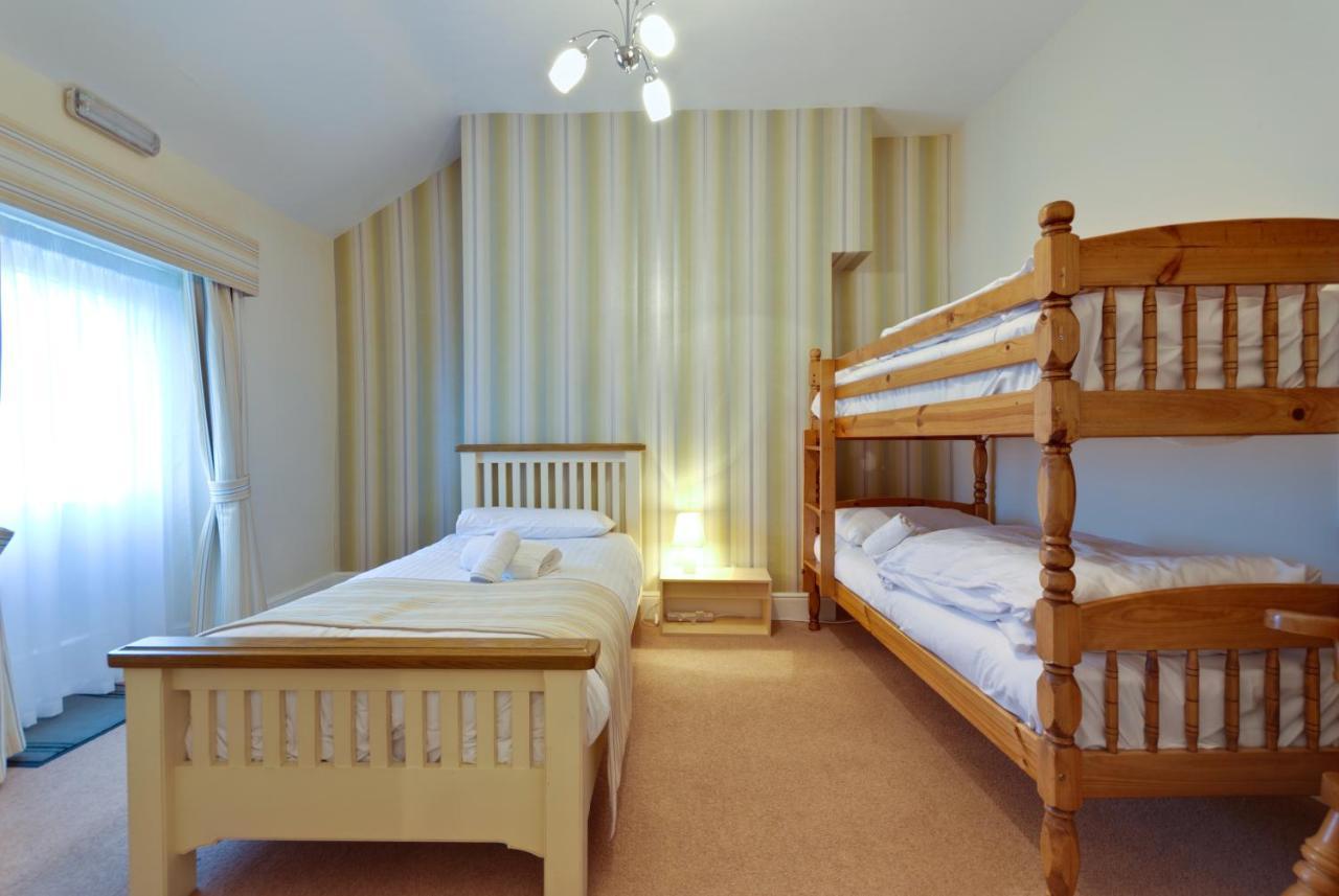 Lauriston & Lawton Court Hotel Ландъндо Екстериор снимка