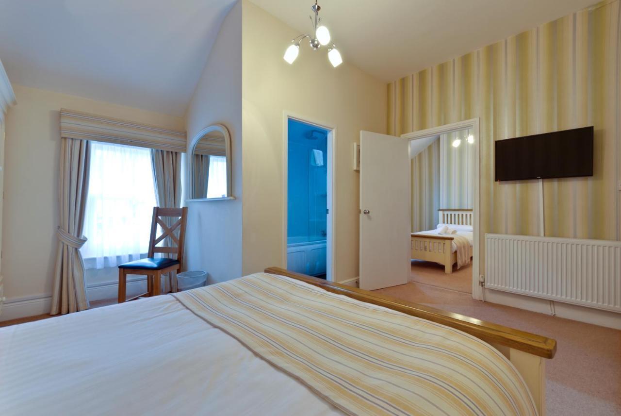 Lauriston & Lawton Court Hotel Ландъндо Екстериор снимка