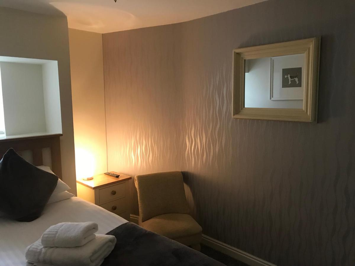 Lauriston & Lawton Court Hotel Ландъндо Екстериор снимка