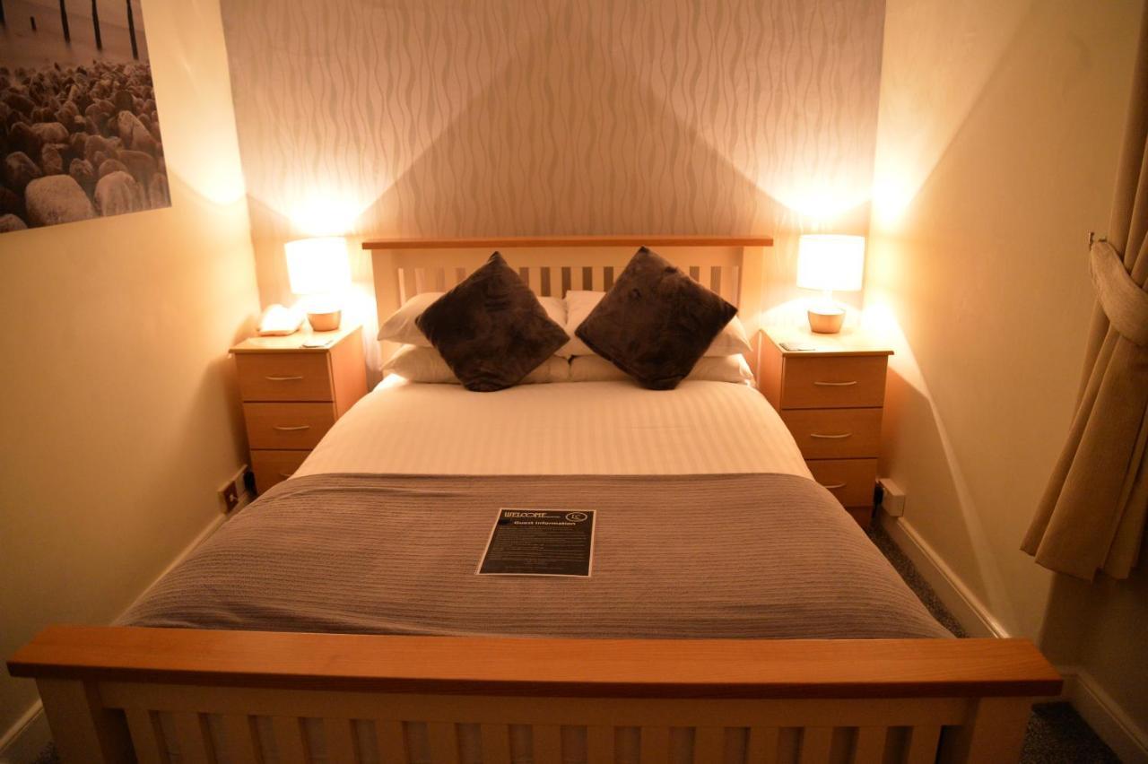 Lauriston & Lawton Court Hotel Ландъндо Екстериор снимка