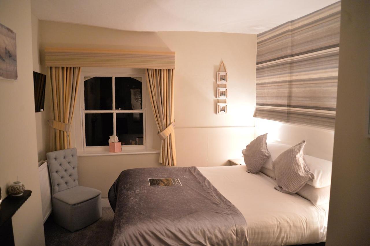 Lauriston & Lawton Court Hotel Ландъндо Екстериор снимка