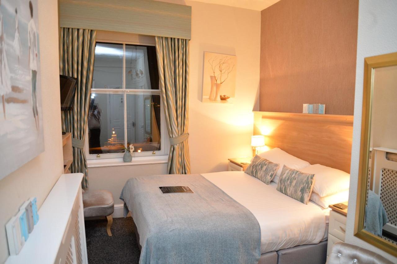 Lauriston & Lawton Court Hotel Ландъндо Екстериор снимка