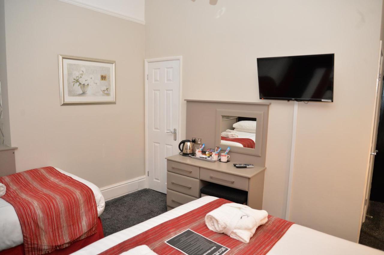 Lauriston & Lawton Court Hotel Ландъндо Екстериор снимка