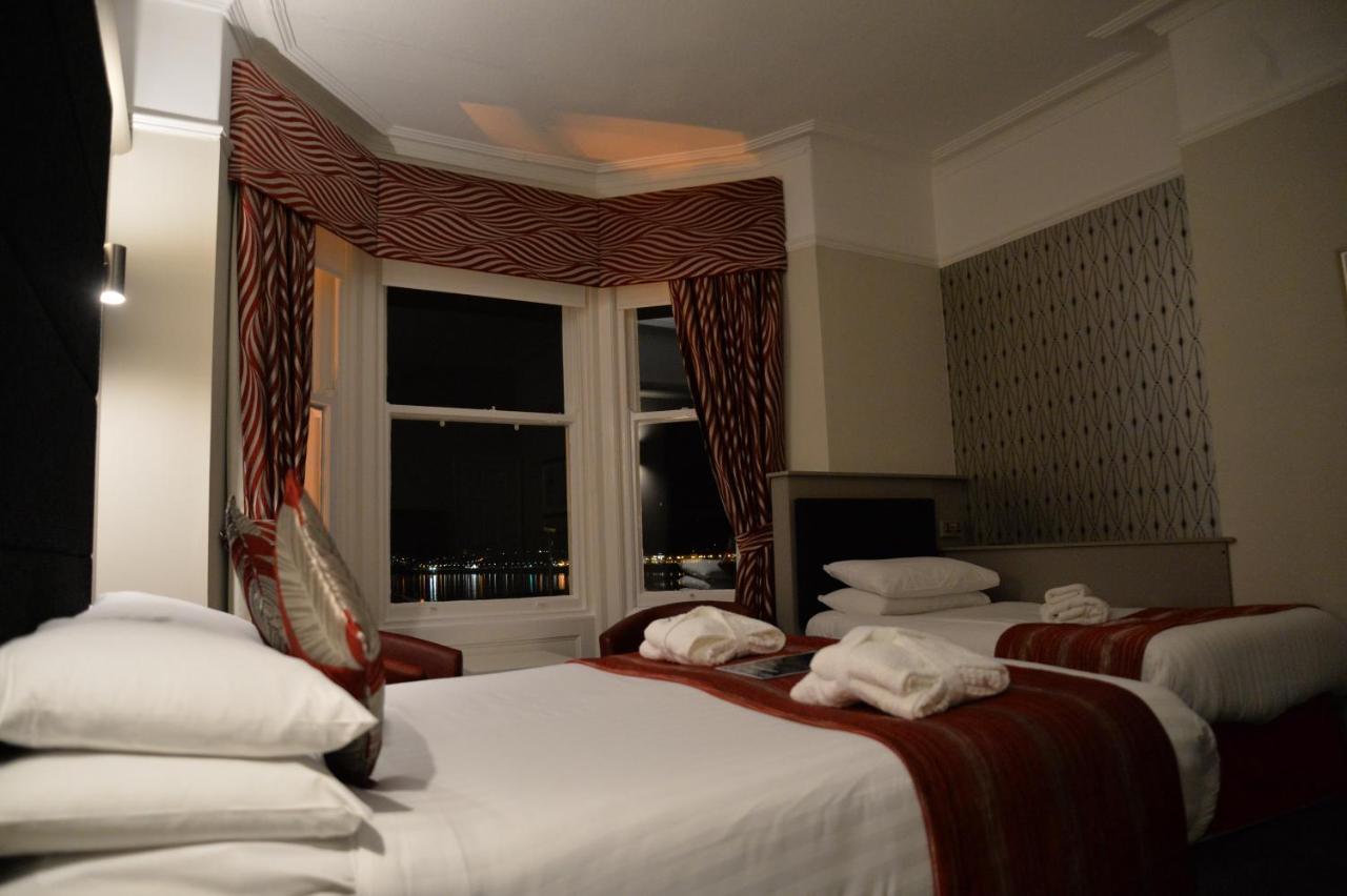 Lauriston & Lawton Court Hotel Ландъндо Екстериор снимка