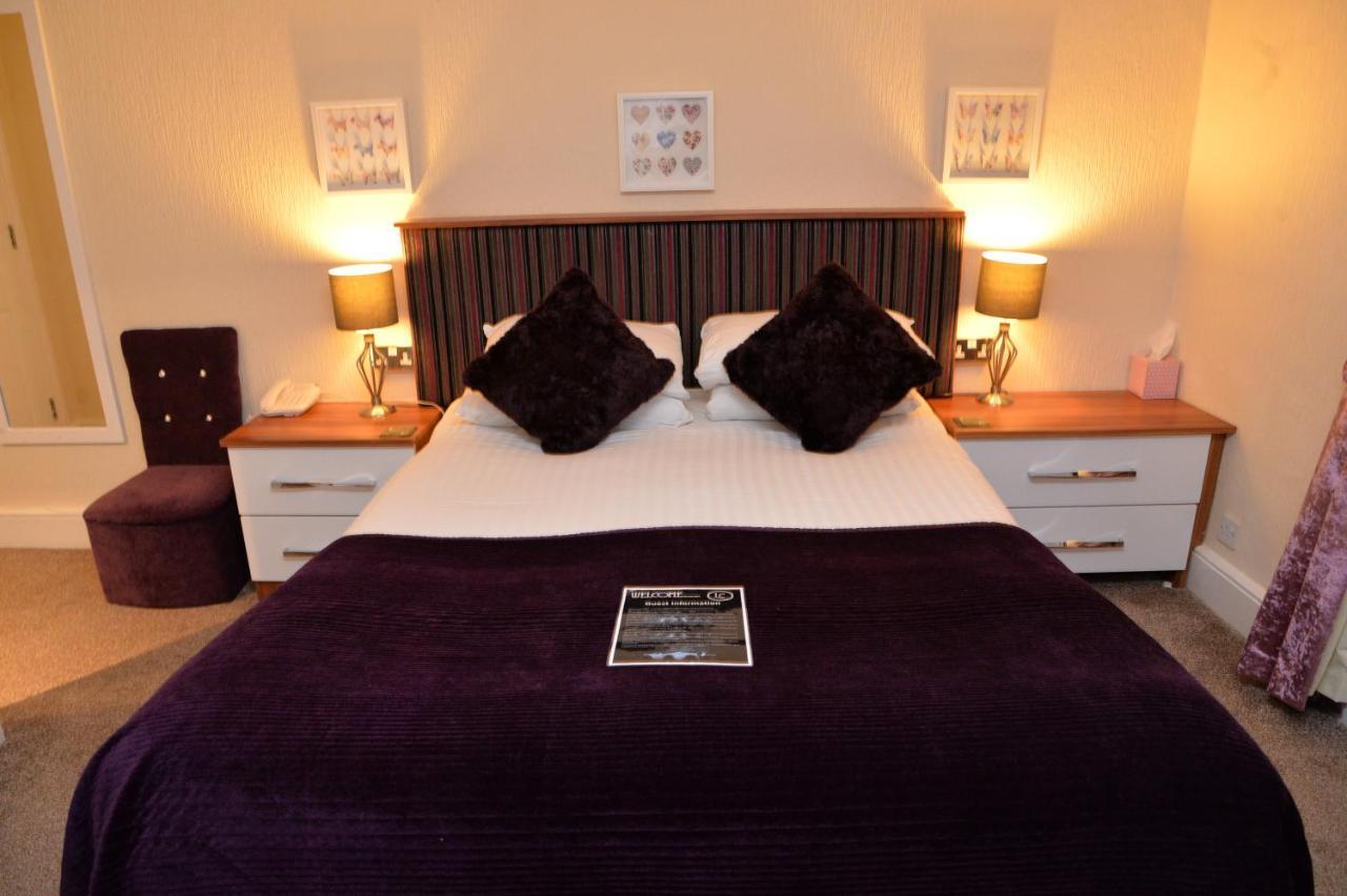 Lauriston & Lawton Court Hotel Ландъндо Екстериор снимка