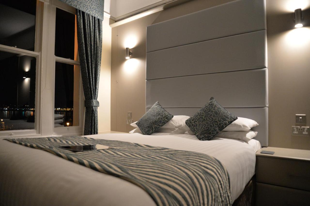 Lauriston & Lawton Court Hotel Ландъндо Екстериор снимка
