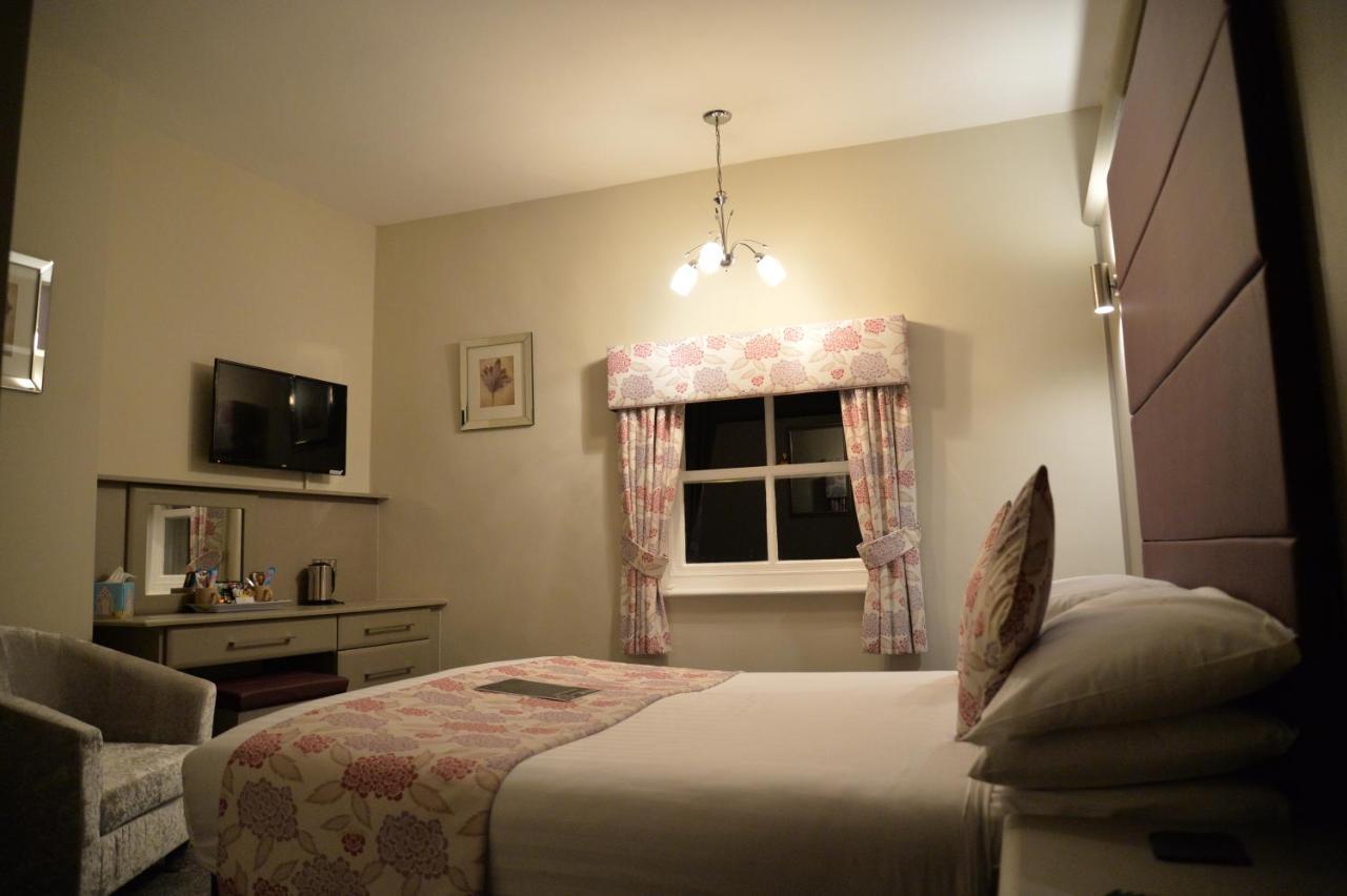 Lauriston & Lawton Court Hotel Ландъндо Екстериор снимка