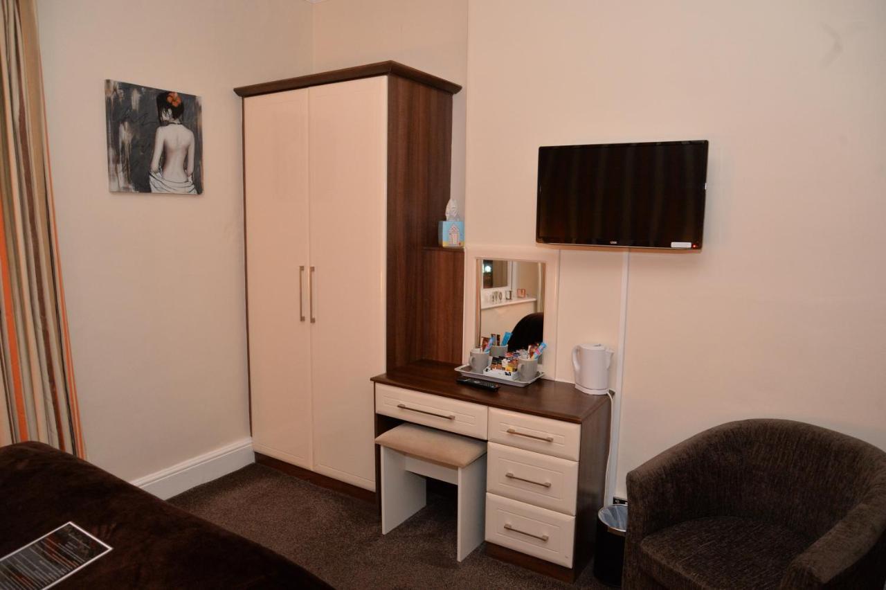 Lauriston & Lawton Court Hotel Ландъндо Екстериор снимка