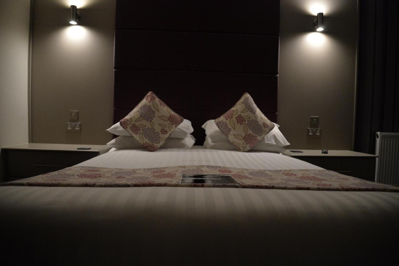 Lauriston & Lawton Court Hotel Ландъндо Екстериор снимка