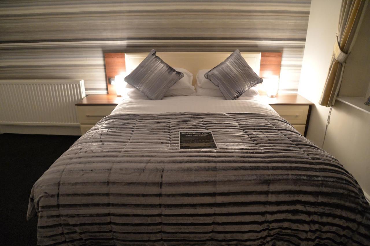 Lauriston & Lawton Court Hotel Ландъндо Екстериор снимка