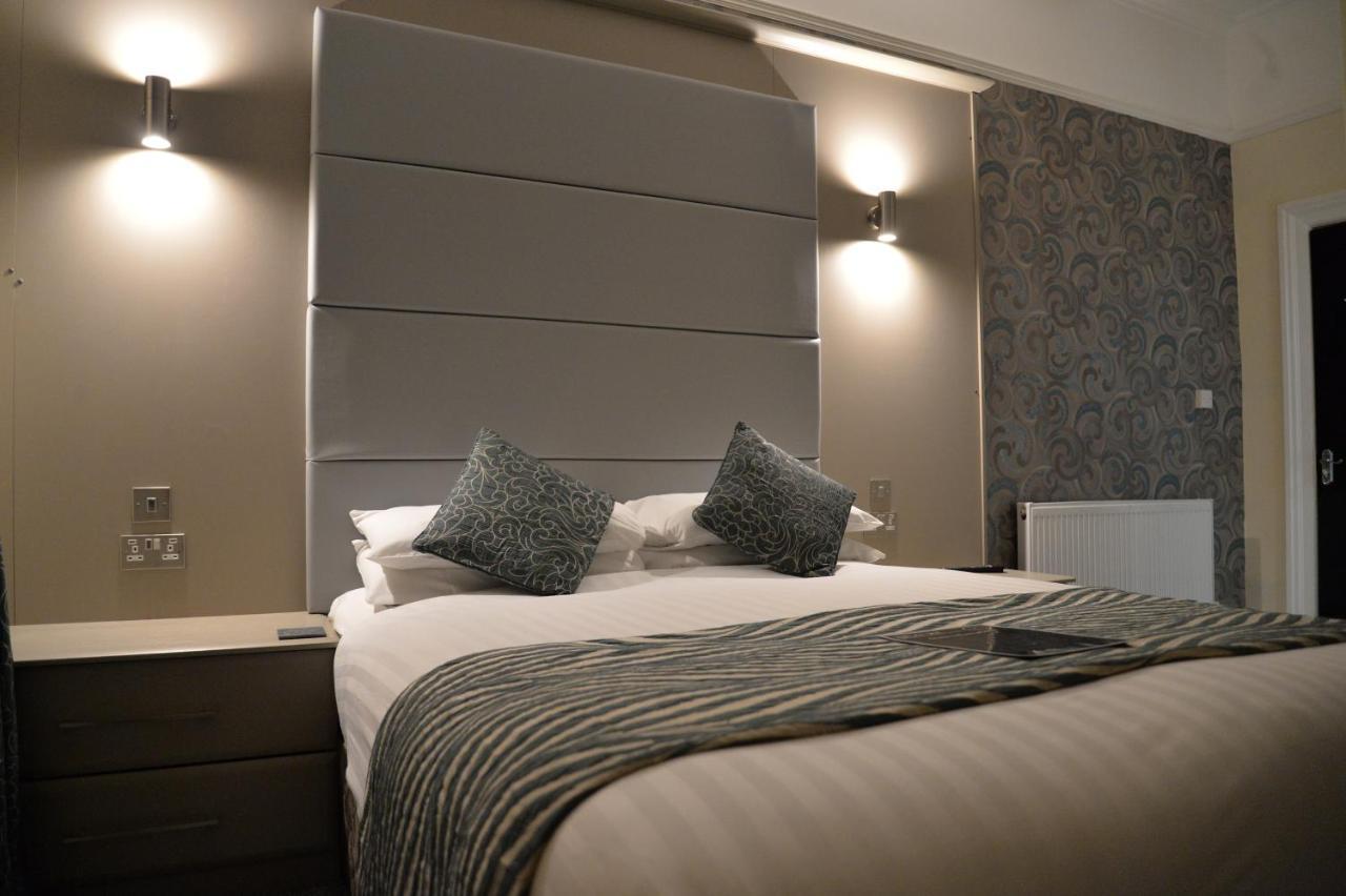 Lauriston & Lawton Court Hotel Ландъндо Екстериор снимка