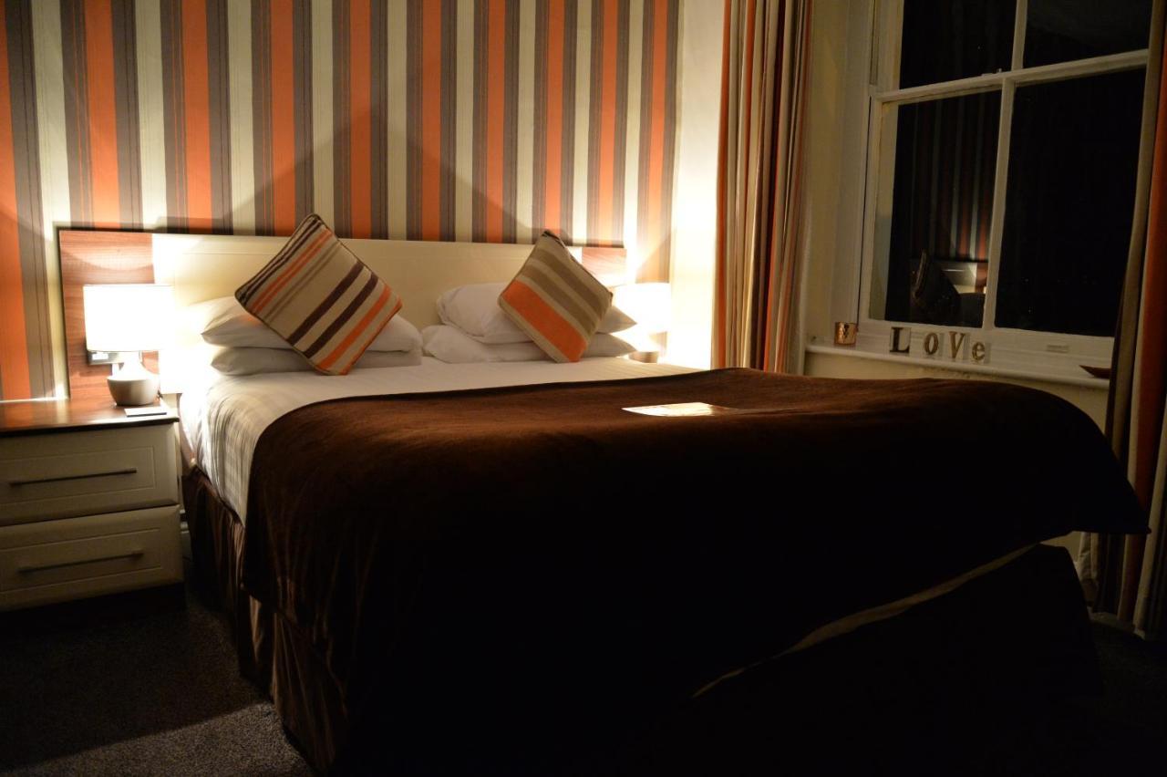 Lauriston & Lawton Court Hotel Ландъндо Екстериор снимка
