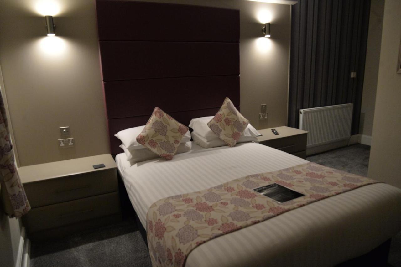 Lauriston & Lawton Court Hotel Ландъндо Екстериор снимка