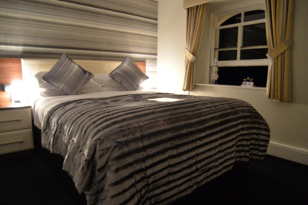 Lauriston & Lawton Court Hotel Ландъндо Екстериор снимка